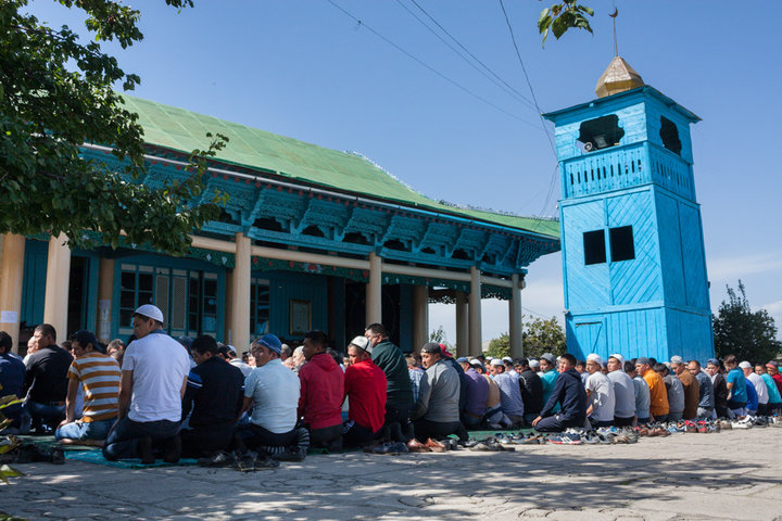 Dungan Mosque Prayers